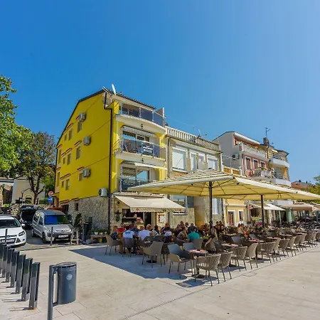 Tolle Direkt An Der Promenade Selce