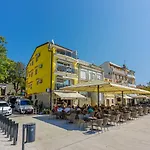 Tolle Direkt An Der Promenade Selce